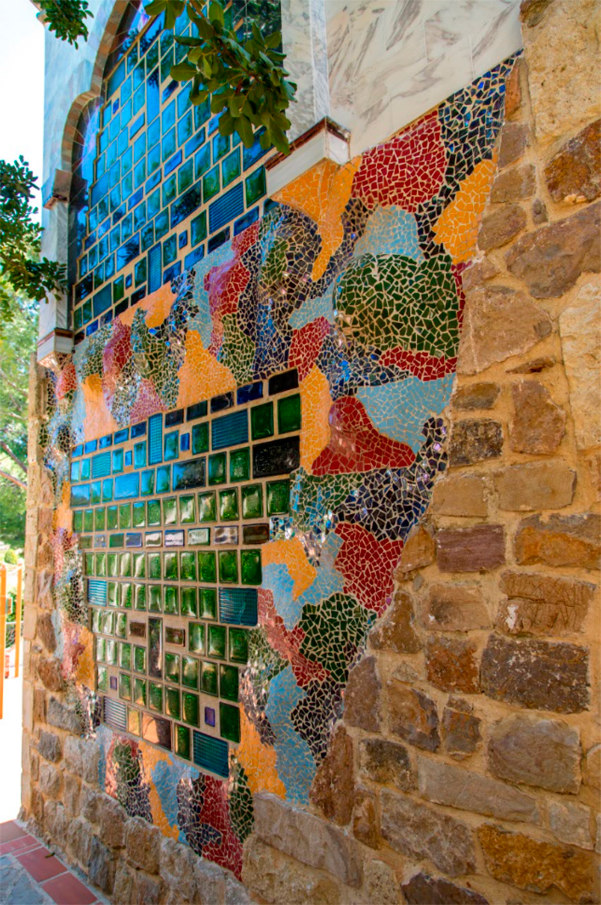Hotel Naquera Gaudi Style